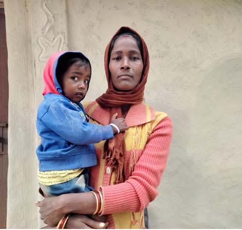 धर्मजयगढ़ ब्लाक के अलोला गांव की श्रीमती करूणा की बेटी के सुरक्षित भविष्य के साथ शिक्षा की राह हुई आसान महतारी वंदन का मिल रहा लाभ 1 1001889715