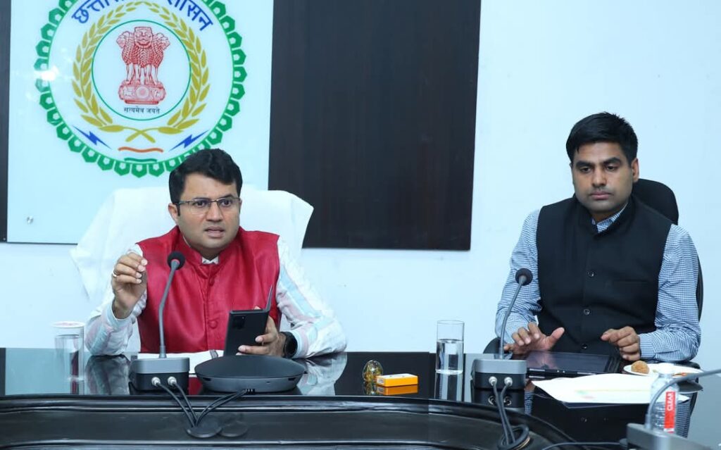 फील्ड विजिट के दौरान अधिकारी स्कूल, आंगनबाड़ी और स्वास्थ्य केंद्रों का जरूर करें निरीक्षण-कलेक्टर श्री कार्तिकेया गोयल 1 1001906668