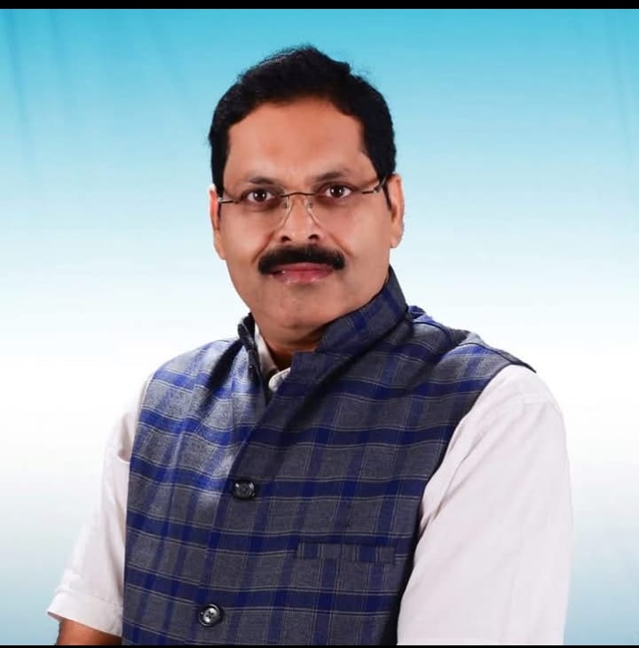 भाजपा शीर्ष नेतृत्व ने अपना कोहुनूर खोज निकाला, सर्व सहमति से जिला भाजपा के पद मै धर्मजयगढ़ विधानसभा के अरुणधर दीवान की हुई ताजपोशी। 1 1001927014