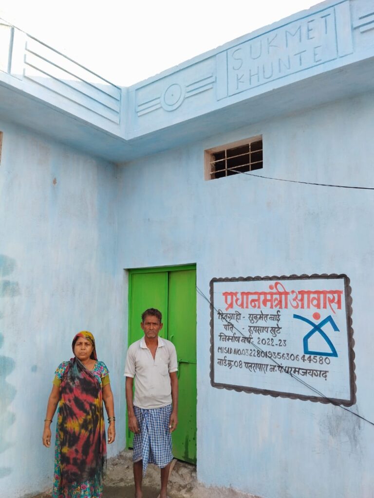प्रधानमंत्री आवास योजना के तहत धर्मजयगढ़ नगर पंचायत क्षेत्र में अब तक बन चुके हैं 1390 आवास, पक्के मकान का सपना हो रहा सकार। 4 1001957863
