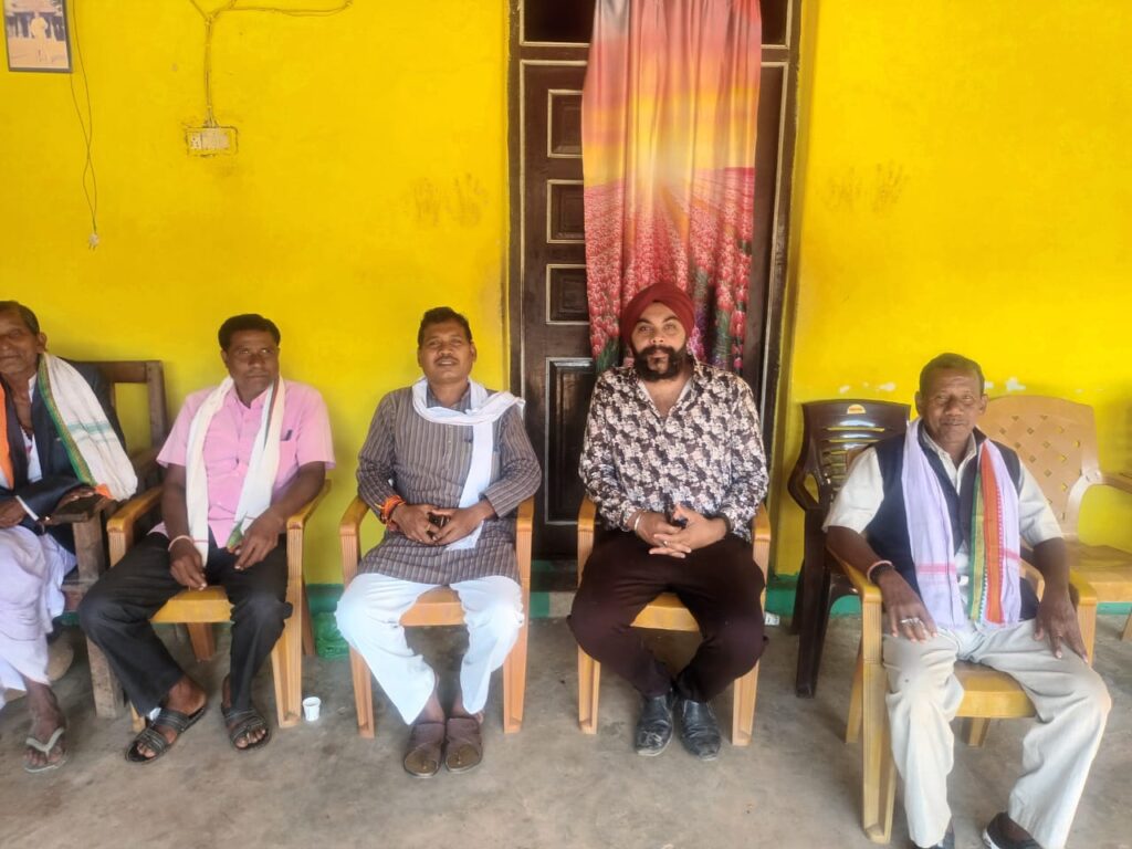 धर्मजयगढ़ नगर पंचायत चुनाव मैं अध्यक्ष पद के लिए कांग्रेस के गगनदीप सिंह कोमल ने की सशक्त दावेदारी वरिष्ठ नेताओं का मिला आशीर्वाद टिकट को लेकर हुए आश्वस्त। 2 1001999063
