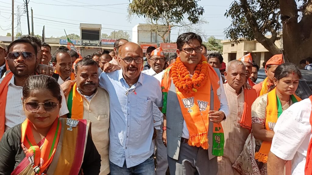 धर्मजयगढ़ के में छत्तीसगढ़ के वित्त मंत्री यूथ आइकॉन ओपी चौधरी एवं रायगढ़ जिला भाजपा अध्यक्ष अरुण धर दीवान भाजपा कार्यकर्ताओं के सम्मेलन में हुए शामिल 1 1002066603
