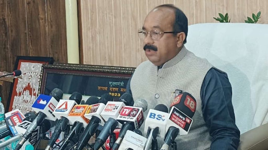 पंचायत चुनाव में कांग्रेस के जीत के दावे पर उप मुख्यमंत्री साव ने दिया बड़ा संकेत, कहा- जिला और जनपद चुनाव में खुल जाएगी झूठे दावों की पोल… 1 1002152403