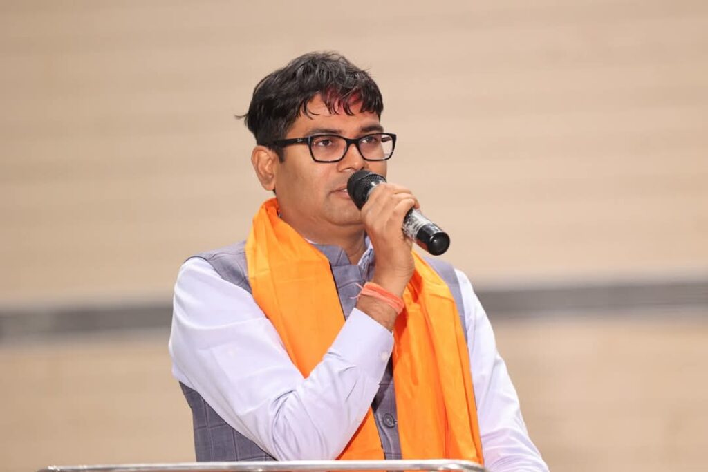रायगढ़ को विकास की राह पर लगातार आगे ले जाने के लिए काम करेंगे- वित्त मंत्री श्री.ओ.पी.चौधरी 1 1002249715
