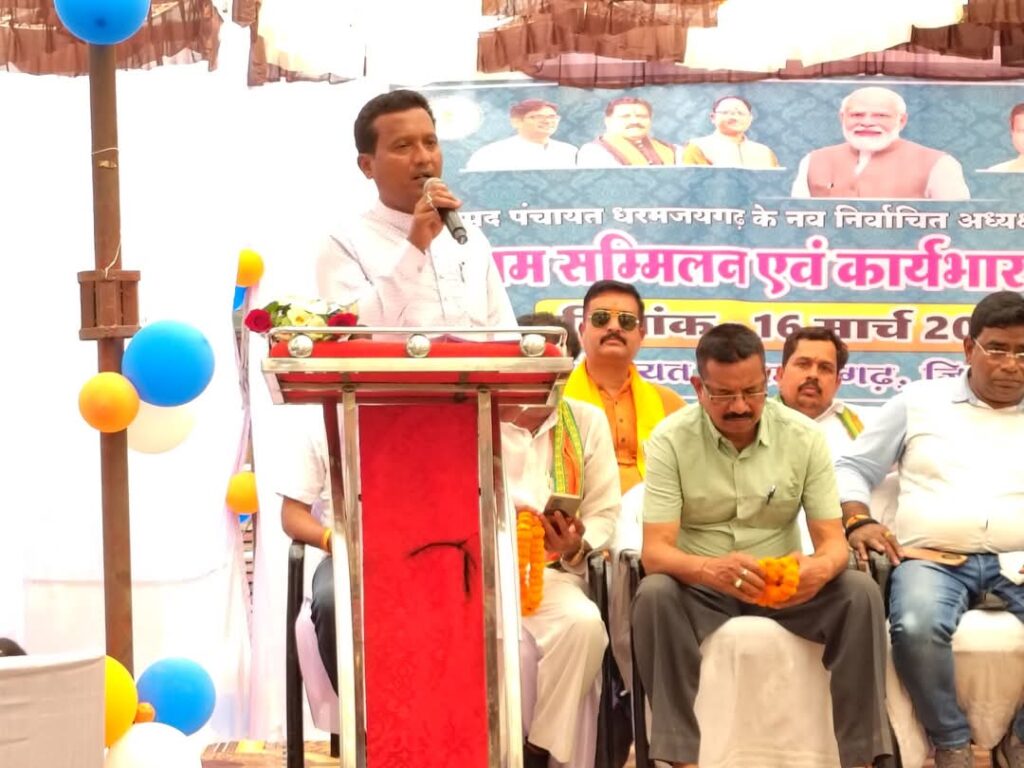 विधायक लालजीत से सांसद राधेश्याम ने पूछा सवाल 3 1002257310
