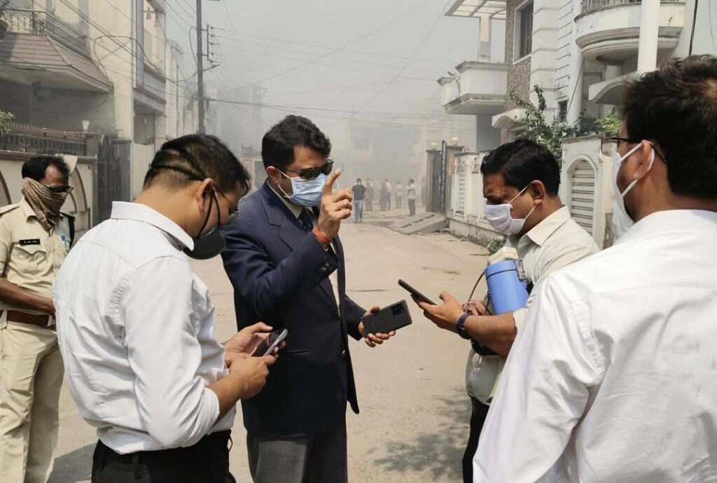 कोतरा विद्युत सब स्टेशन के वेयरहाउस में लगी भीषण आग पर कुछ घंटों में ही पाया काबू 1 1002257518