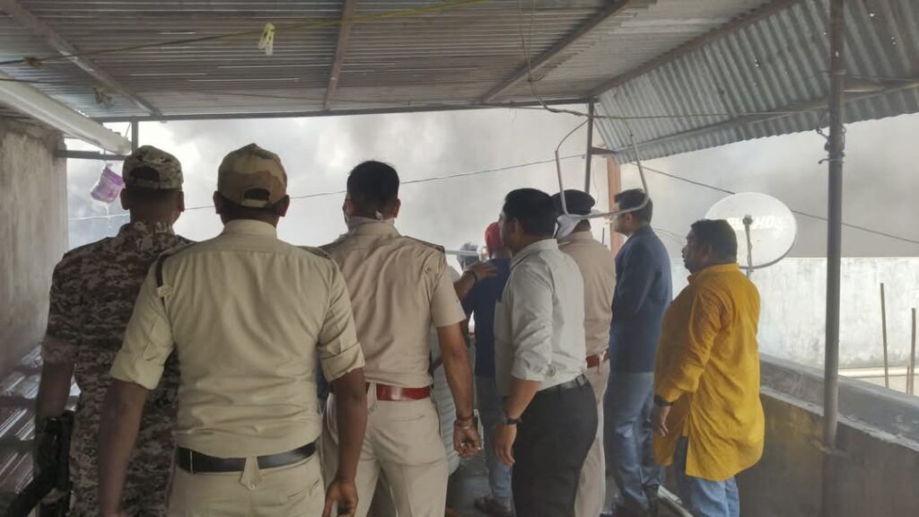 कोतरा विद्युत सब स्टेशन के वेयरहाउस में लगी भीषण आग पर कुछ घंटों में ही पाया काबू 7 1002257522