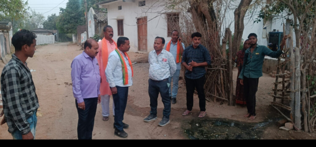 नगर पंचायत धर्मजयगढ़ मै लोगों की समस्याओं का निराकरण करने अध्यक्ष, उपाध्यक्ष सहित पंचायत अमला वार्डों का कर रहा सघन निरीक्षण।पेयजल व्यवस्था के लिए जारी हुई लगभग 1 करोड़ की पहली निविदा। 1 1002260062