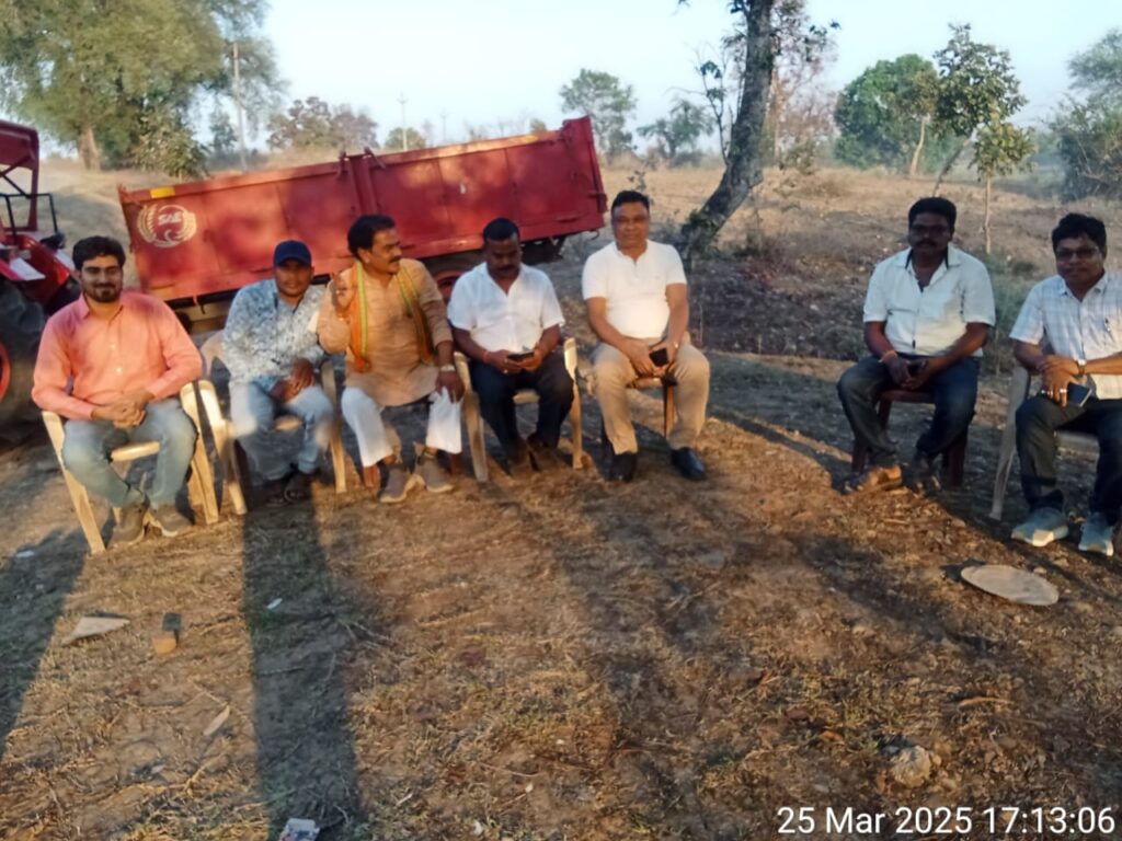 आज अंबेटिकरा में चल रहे नवरात्र पर्व एवं मेला की तैयारी के निरक्षण के लिए पहुंचे एसडीएम धनराज मरकाम,नगर पंचायत अध्यक्ष अनिल सरकार सीएमओ भरत लाल साहू 1 1002295116