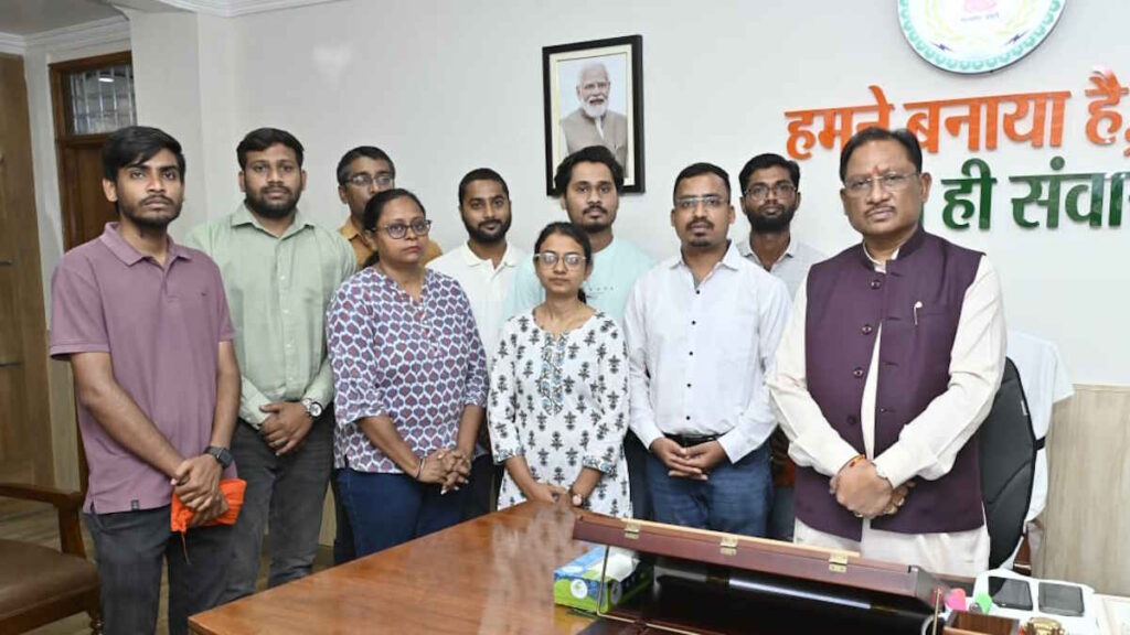 मुख्यमंत्री साय से मुलाकात के बाद बीएड प्रशिक्षित बर्खास्त सहायक शिक्षकों ने आंदोलन किया समाप्त 1 1002413568