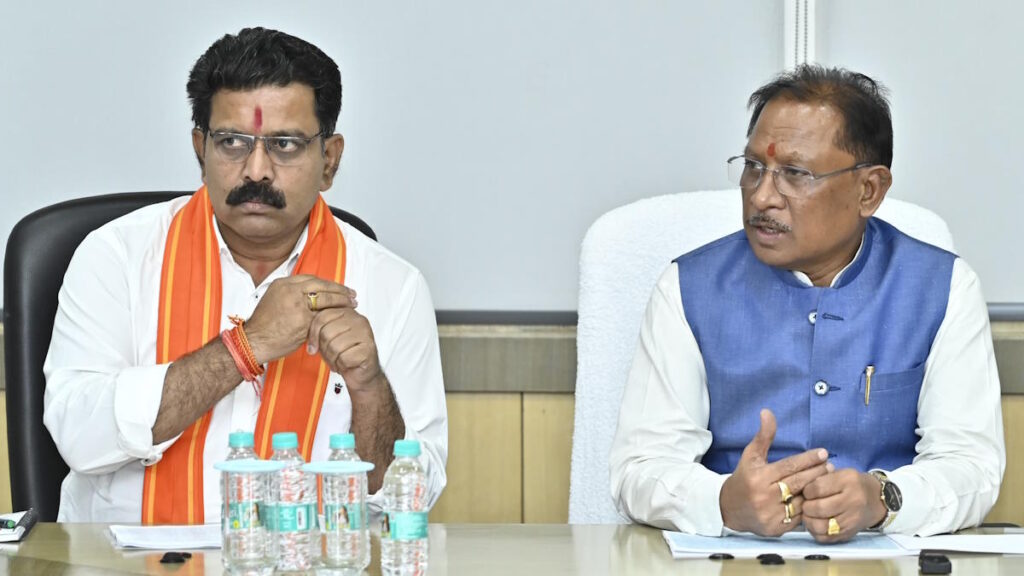 मुख्यमंत्री साय के साथ गृह विभाग के अधिकारियों की बड़ी बैठक, विजय शर्मा ने कहा- अवैध तरीके से प्रदेश में रह रहे पाकिस्तानियों-बांग्लादेशियों को करेंगे डिपोर्ट…आखिर धर्मजयगढ़ मै अब होगी जांच?? 1 1002464183