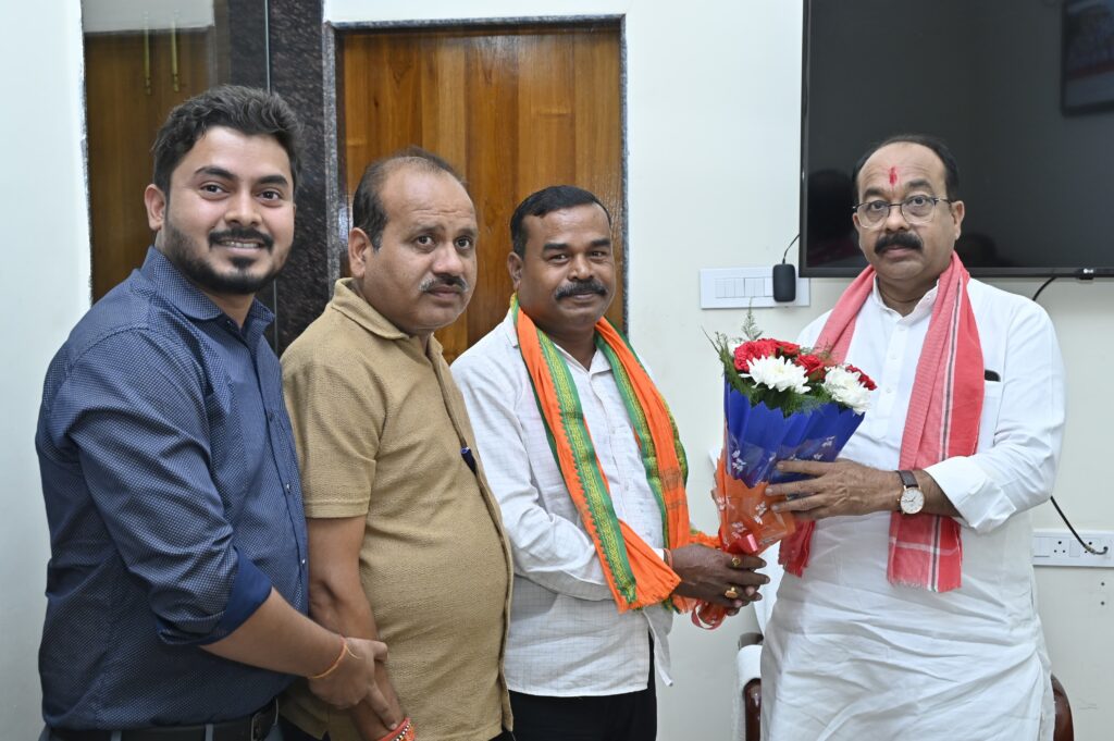 धर्मजयगढ़ नगर पंचायत अध्यक्ष सहित प्रदेश भर के नवनिर्वाचित,जनप्रतिनिधि कार्यशाला मै हुए शामिल।नगरीय प्रशासन विभाग ने किया था आयोजन। 1 1002507707 1