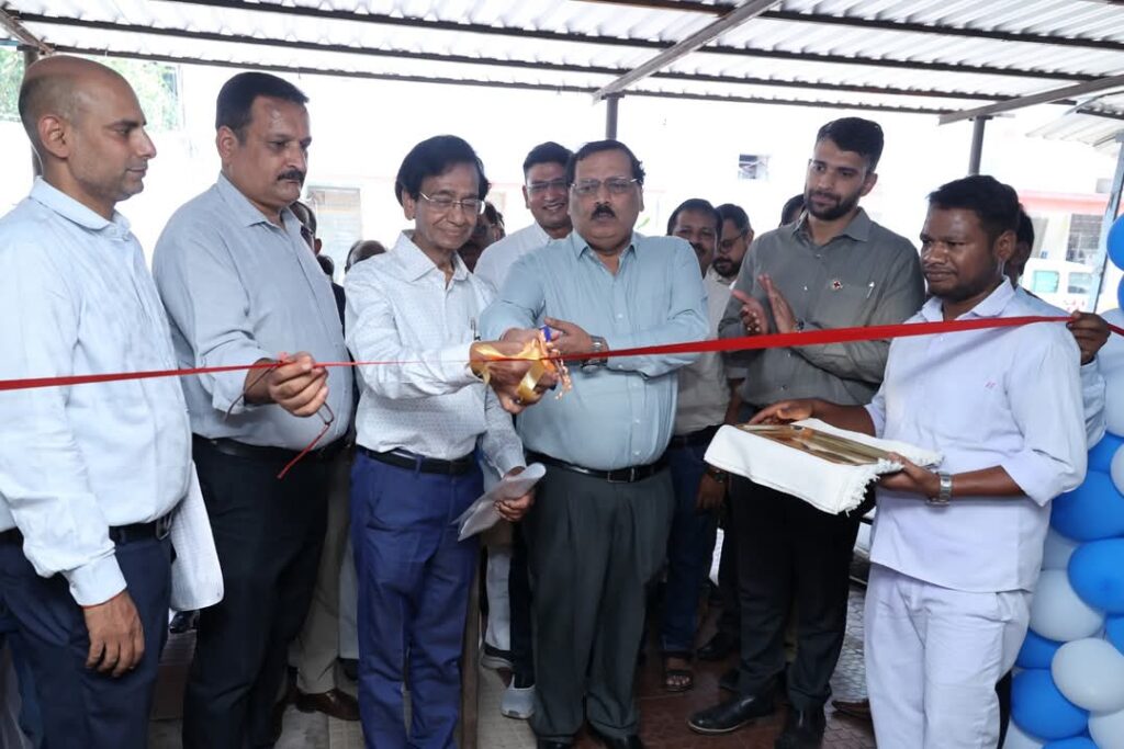 कलेक्टर श्री चतुर्वेदी ने जिला अस्पताल में प्रधानमंत्री भारतीय जनऔषधि केन्द्र एवं ओपीडी का किया शुभारंभ 2 1002520664