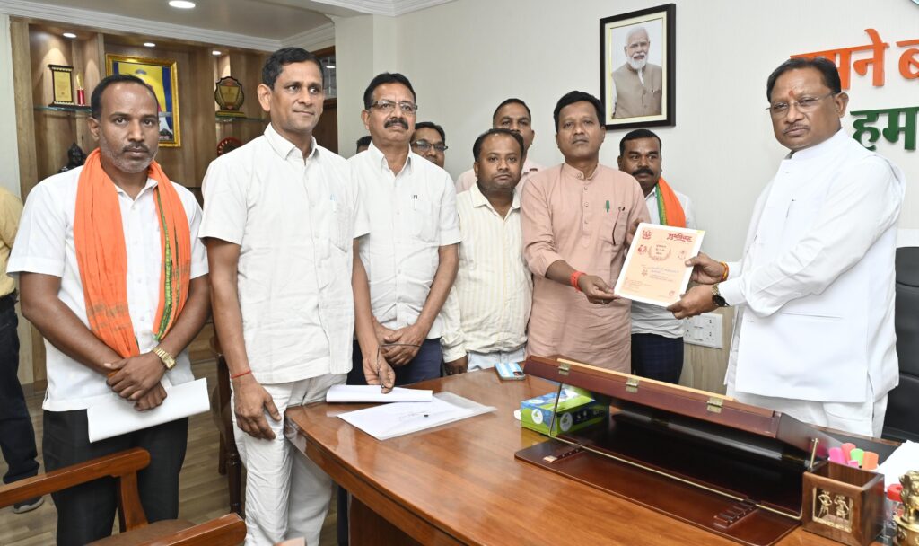 धर्मजयगढ़ वाशियो को जल्द मिलेगा 132 केवीए का नया विद्युत सबस्टेशन मुख्यमंत्री ने दिया आश्वाशन। 1 1002530476