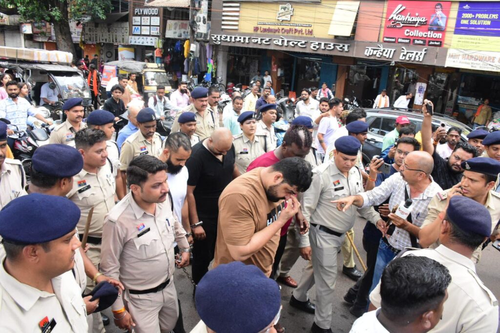 मेकाहारा में पत्रकारों से बदसलूकी का मामला: बाउंसरों की गुंडागर्दी पर पुलिस ने कसा शिकंजा, संचालक वसीम समेत तीन गिरफ्तार 1 1002633573