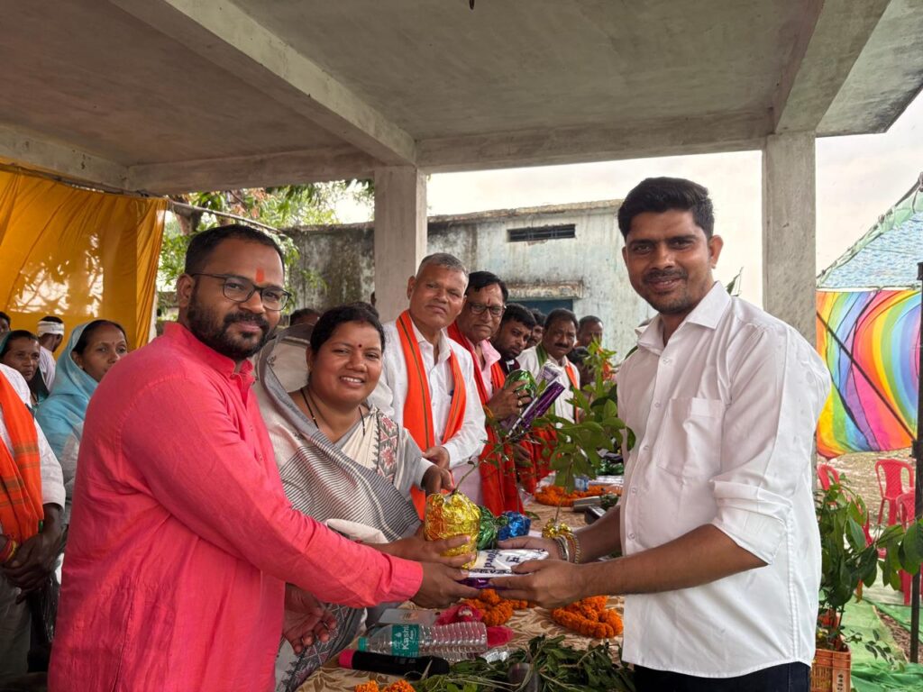 ग्रामीणों के साथ किसी प्रकार का भ्रष्ट्राचार बर्दाश्त नहीं किया जाएगा_ दीपक सिदार 3 1002654911