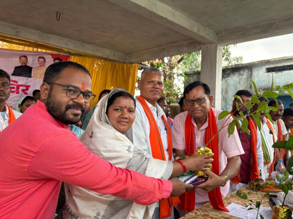 ग्रामीणों के साथ किसी प्रकार का भ्रष्ट्राचार बर्दाश्त नहीं किया जाएगा_ दीपक सिदार 4 1002655107