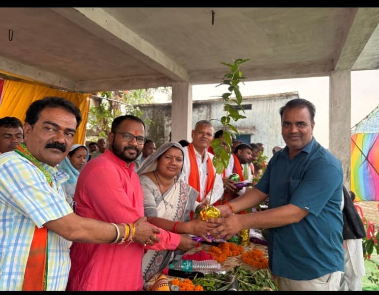 ग्रामीणों के साथ किसी प्रकार का भ्रष्ट्राचार बर्दाश्त नहीं किया जाएगा_ दीपक सिदार 5 1002655635