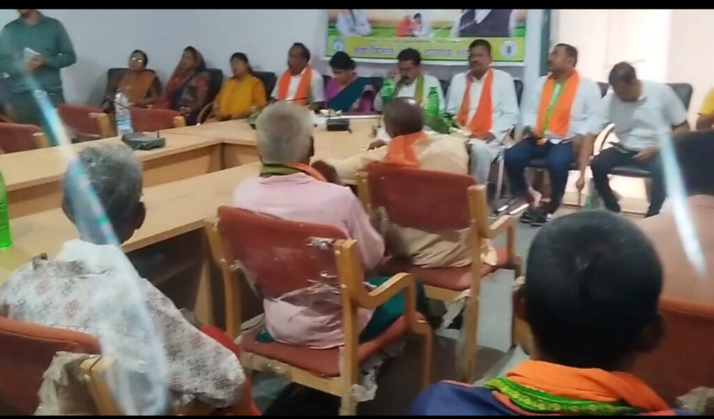 राष्ट्रव्यापी विकसित कृषि संकल्प अभियान अंतर्गत कृषक सम्मेलन धरमजयगढ़ में आयोजित किया गया 3 1002674540