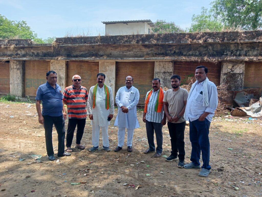 धर्मजयगढ़ के नीचे पारा मै बने वर्षों पुराने अंत्यव्यवसायी निगम के दुकानों का जल्द होगा आबंटन अध्यक्ष सुरेंद्र बेसरा ने अपने धर्मजयगढ़ दौरे मैं कार्यकर्ताओं से कही बाते। 1 1002687000