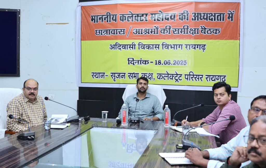 बच्चों के सर्वांगीण विकास सुनिश्चित करने रचनात्मक गतिविधियों का करें संचालन-कलेक्टर मयंक चतुर्वेदी 1 1002775407