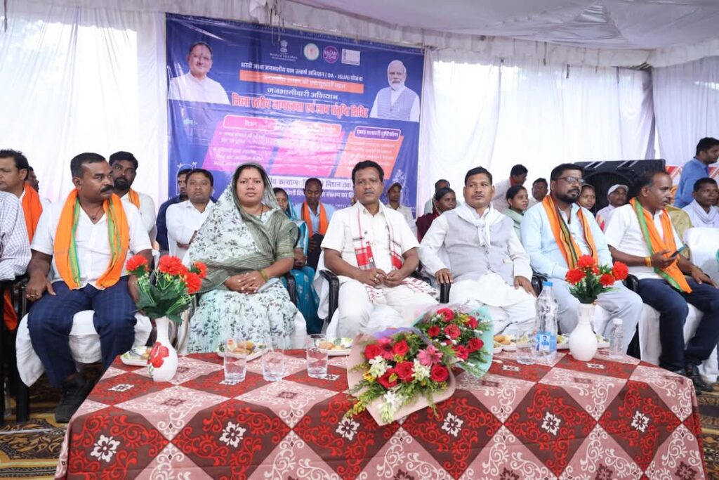 जनजातीय उत्थान के लिए प्रतिबद्धता के साथ कर रहे काम: सांसद श्री राधेश्याम राठिया 3 1002779648