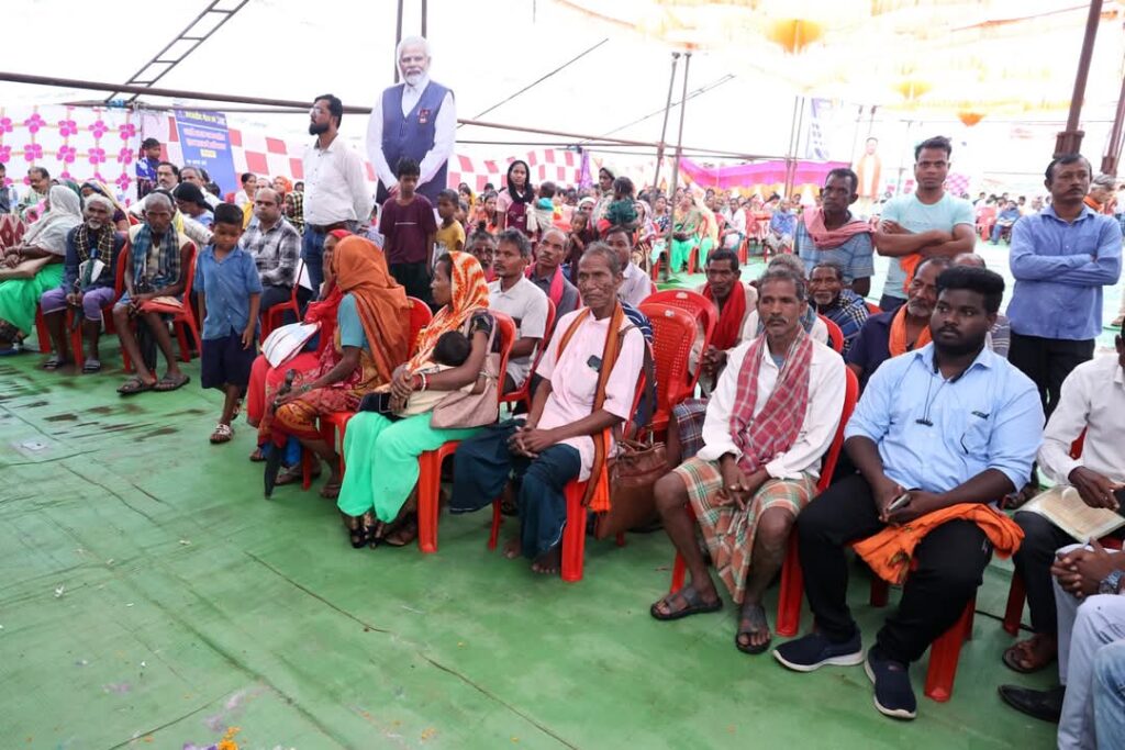 जनजातीय उत्थान के लिए प्रतिबद्धता के साथ कर रहे काम: सांसद श्री राधेश्याम राठिया 4 1002779657