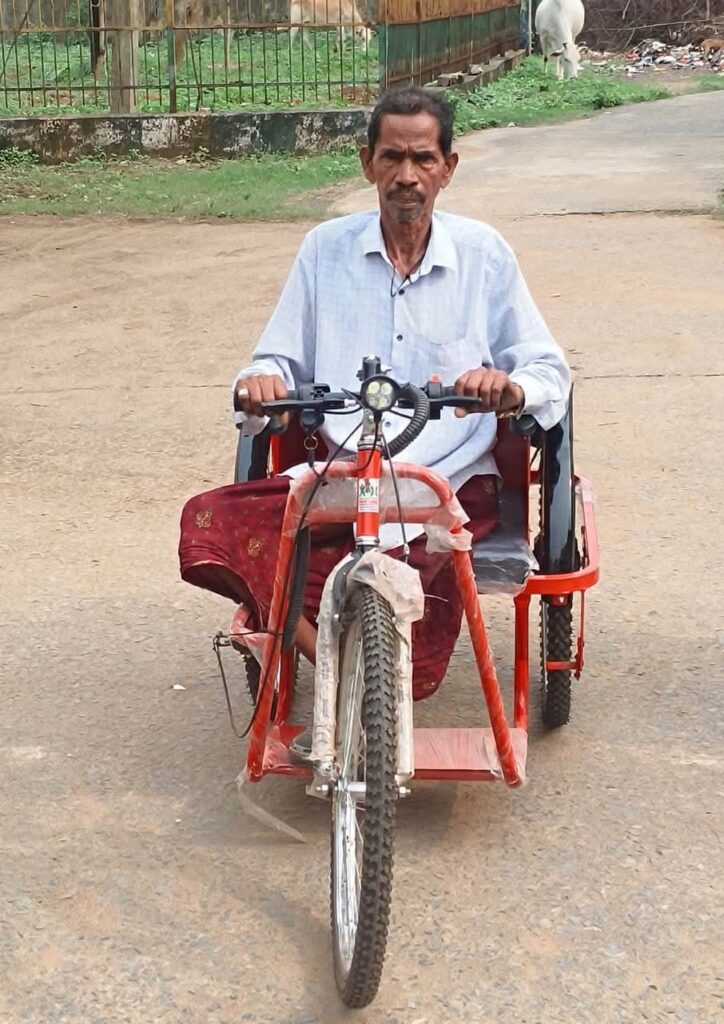 कलेक्टर श्री मयंक चतुर्वेदी ने जनदर्शन में सुनी लोगों की समस्याएं 5 1002850820