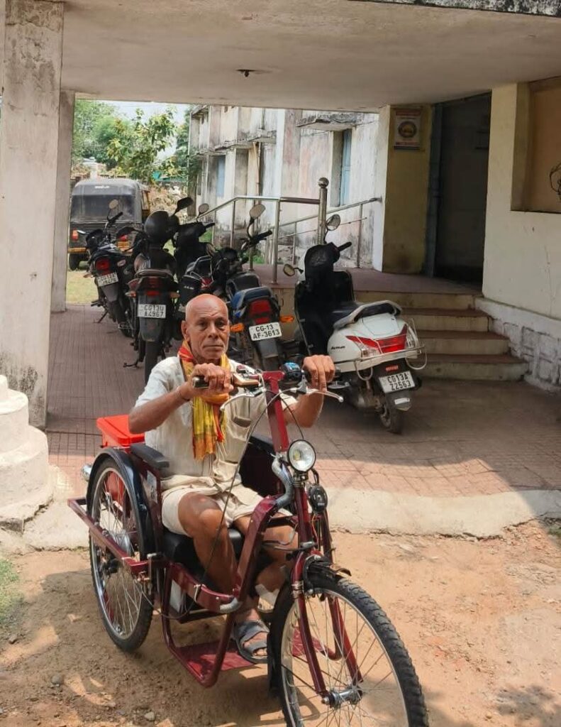कलेक्टर श्री मयंक चतुर्वेदी ने जनदर्शन में सुनी लोगों की समस्याएं 6 1002850822