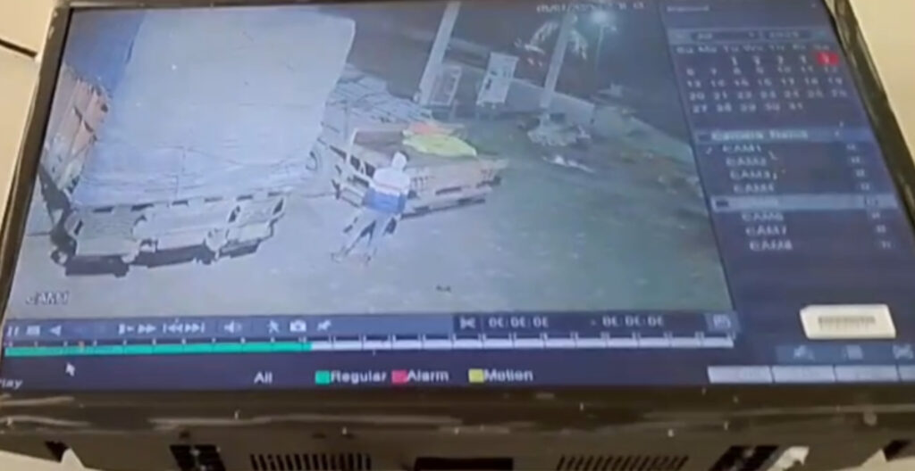 डीजल चोरी की घटना को अंकुश लगाने मै नाकामयाब ,नए थाना प्रभारी से है लोगो को उम्मीदें।हो सकता है भय का माहौल समाप्त।घटना कैमरे मै हुई कैद। 3 1002885154