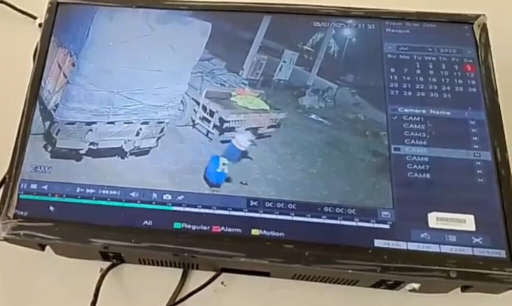 डीजल चोरी की घटना को अंकुश लगाने मै नाकामयाब ,नए थाना प्रभारी से है लोगो को उम्मीदें।हो सकता है भय का माहौल समाप्त।घटना कैमरे मै हुई कैद। 2 1002885168