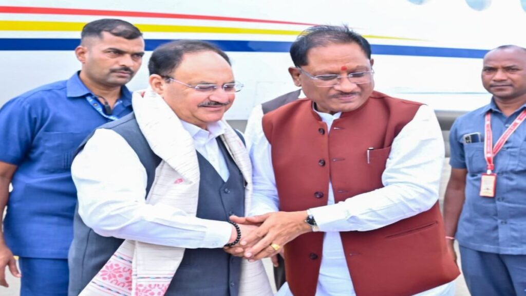 बारिश की वजह से अंबिकापुर एयरपोर्ट पर रुके रहे भाजपा राष्ट्रीय अध्यक्ष जेपी नड्डा, आधे घंटे बाद दिल्ली के लिए भरी उड़ान 1 1002897538