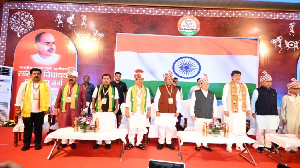मैनपाट में जेपी नड्डा की पाठशाला : जनता के बीच विश्वास, सदव्यवहार और विनम्रता रखें, भ्रष्टाचार की शिकायतों को ले गम्भीरता से 1 1002898756