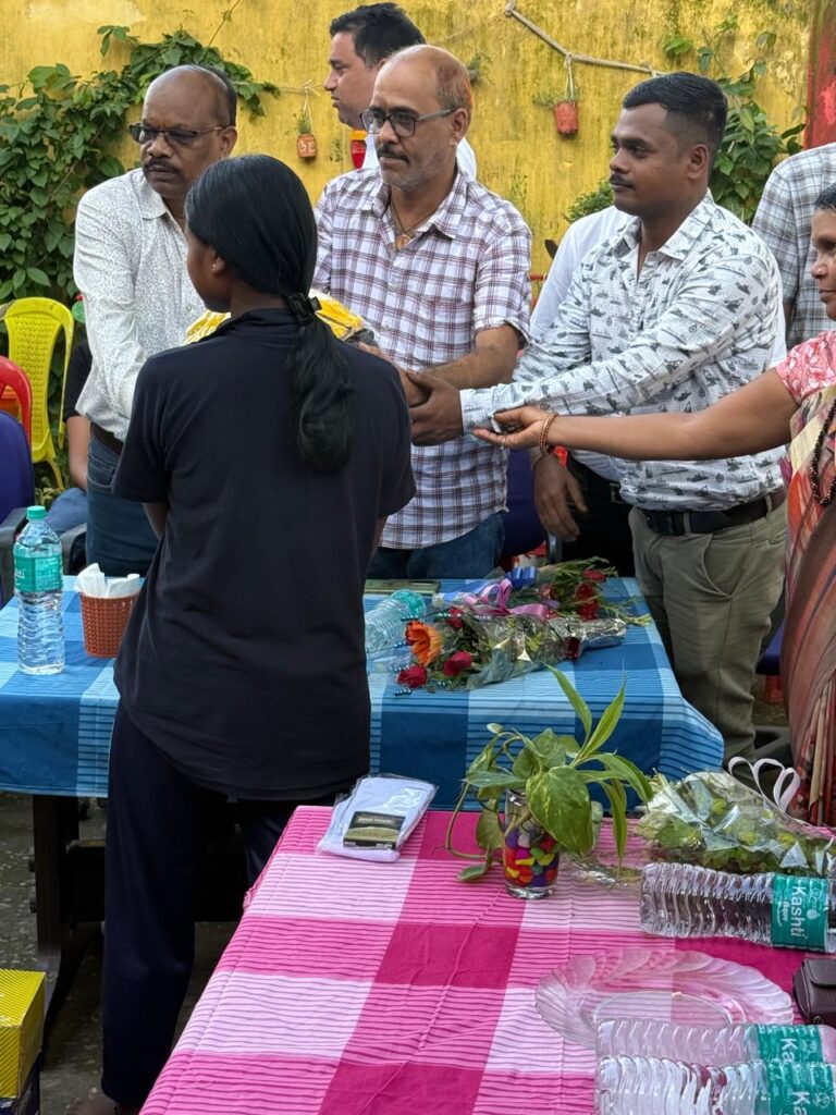 सांसद राधेश्याम राठिया का धर्मजयगढ़ के कन्या क्रीड़ा परिसर में हुआ आगमन, अपने बीच क्षेत्रीय सांसद को पाकर खुश हो उठे बच्चे। 7 1002932454