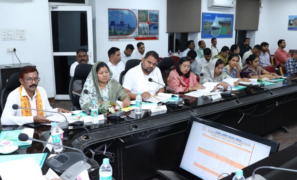 प्रतिबद्धता के साथ योजनाओं का लाभ अंतिम व्यक्ति तक पहुंचाने करें कार्य-सांसद श्री राधेश्याम राठिया 2 1002943690