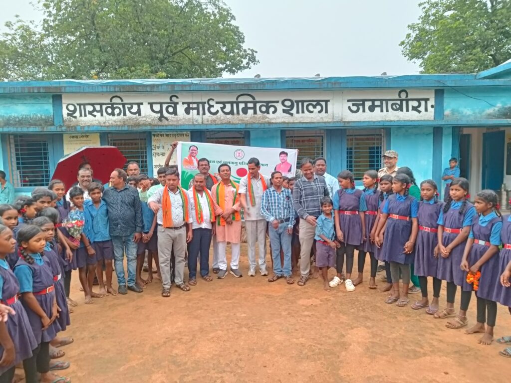 सांसद राधेश्याम राठिया का जमाबीरा में हुआ भव्य स्वागत सीसी रोड का भूमि पूजन सहित वन महोत्सव में हुए शामिल। 3 1002973633