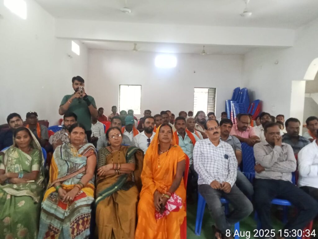 हर घर तिरंगा कार्यक्रम के धर्मजयगढ़ मंडल भाजपा प्रभारी नरेश पंडा ने ली भाजपा कार्यकर्ताओं की बैठक व मुख्यमंत्री विष्णु देव साय जी के आगामी दौरे को लेकर की गई चर्चा। 4 1003069901