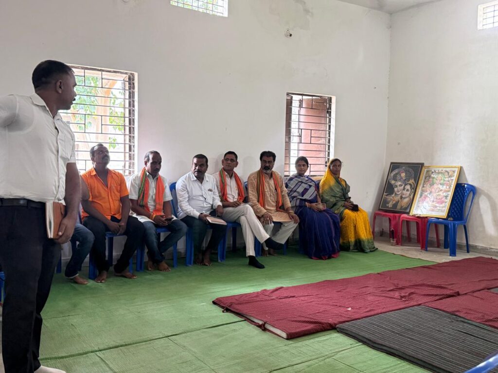 हर घर तिरंगा कार्यक्रम के धर्मजयगढ़ मंडल भाजपा प्रभारी नरेश पंडा ने ली भाजपा कार्यकर्ताओं की बैठक व मुख्यमंत्री विष्णु देव साय जी के आगामी दौरे को लेकर की गई चर्चा। 1 1003070522