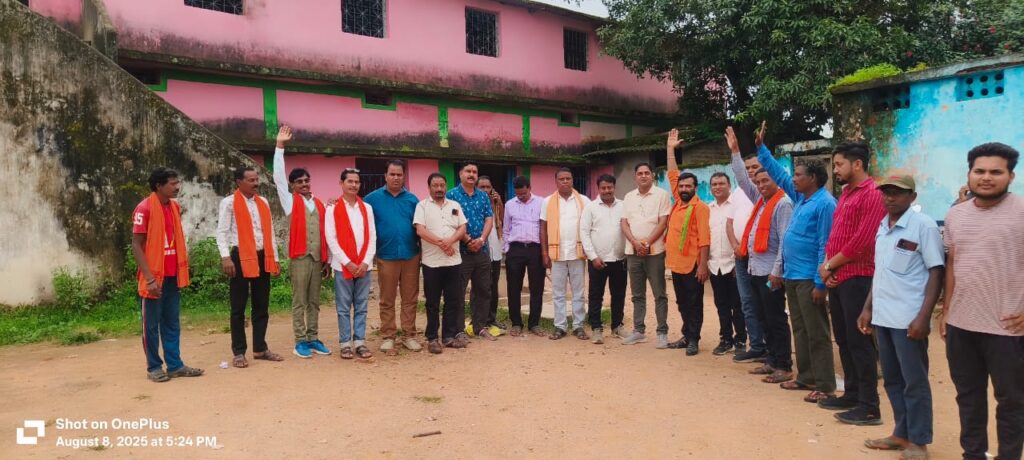 हर घर तिरंगा कार्यक्रम के कापू मंडल भाजपा प्रभारी व जिला सह संयोजक गोकुल नारायण यादव ने ली भाजपा कार्यकर्ताओं की बैठक व मुख्यमंत्री विष्णु देव साय जी के आगामी दौरे को लेकर की गई चर्चा। 3 1003071224