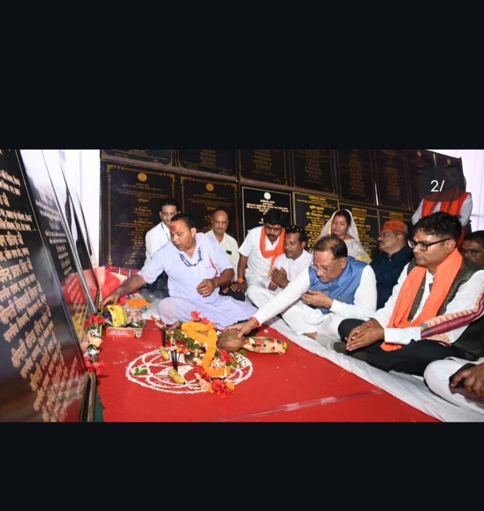 धरमजयगढ़ में स्थित शासकीय मंदिर के पुजारियों ने सीएम से मानदेय में बढ़ोतरी की मांग की 1 1003101993