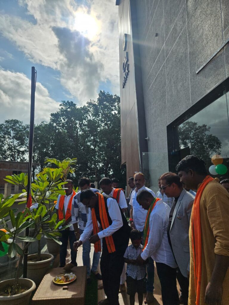 धर्मजयगढ़ के होटल सीएम पार्क में धूम धाम से मनाया गया स्वतंत्रता का 79 वा पर्व 2 1003106056
