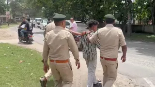 बाइकर्स गैंग ने शहर में मचाया उत्पात तीन युवकों को पकड़कर पुलिसकर्मियों ने की पिटाई, आठ बाइक जब्त 1 1003107054