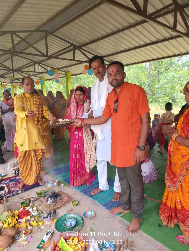 बोरो रानी मंदिर मै अघरिया समाज द्वारा श्री कृष्ण जन्माष्टमी पर्व बड़े धूम धाम से मनाया 1 1003111189