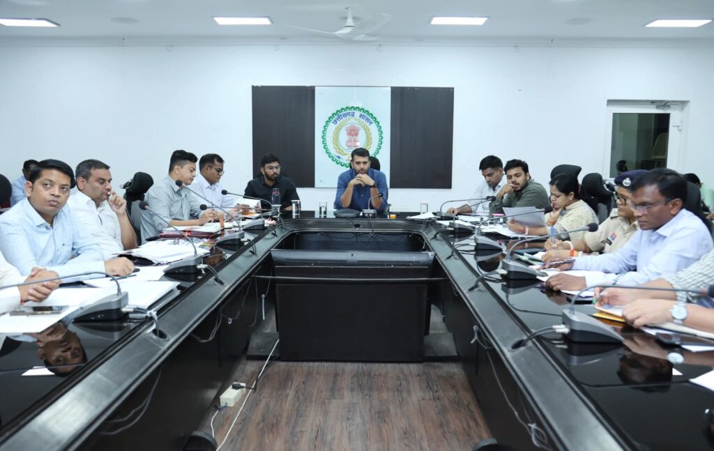 डिजिटल फसल सर्वे के कार्य को गंभीरता से लेते हुए प्रगति लाएं-कलेक्टर 1 1003120560