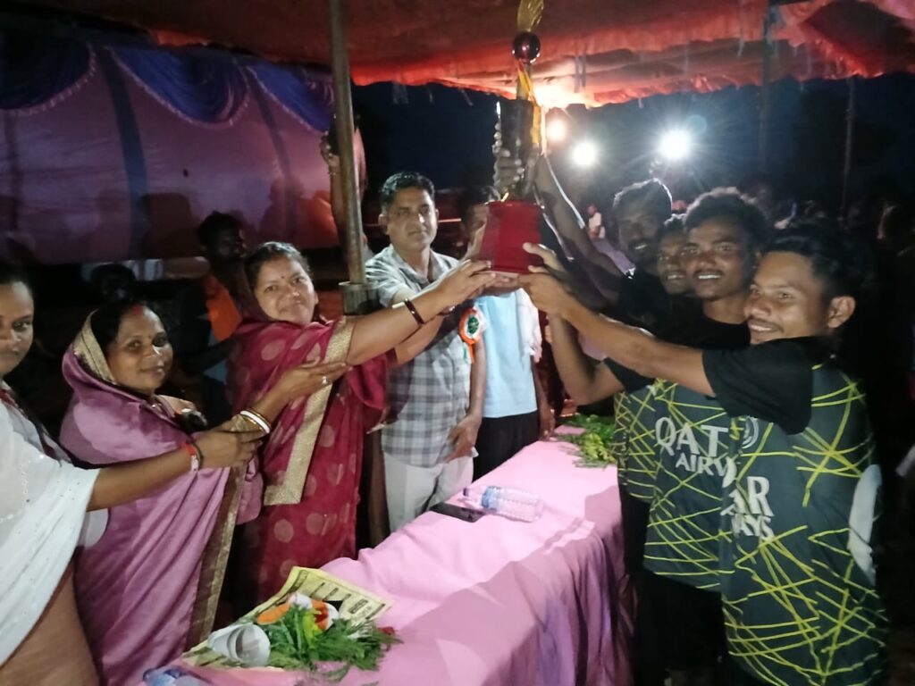 फुटबॉल महोत्सव का भव्य समापन, लीनव राठिया बनीं साक्षी, गनपतपुर की टीम बनी विजेता! 1 1003121876
