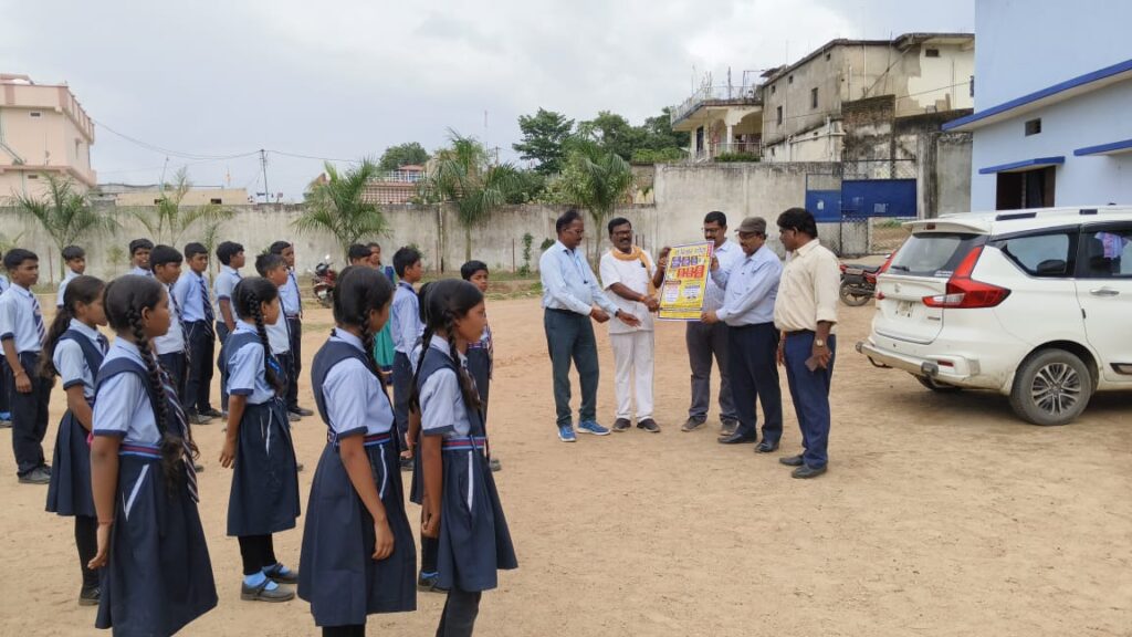 धर्मजयगढ़ सहित प्रदेश भर के सभी शासकीय ,अशासकीय विद्यालयों में होगी गौ विज्ञान परीक्षा। जनपद पंचायत उपाध्यक्ष शिशु ,शशि ने किया पत्रिका का विमोचन। 5 1003126559