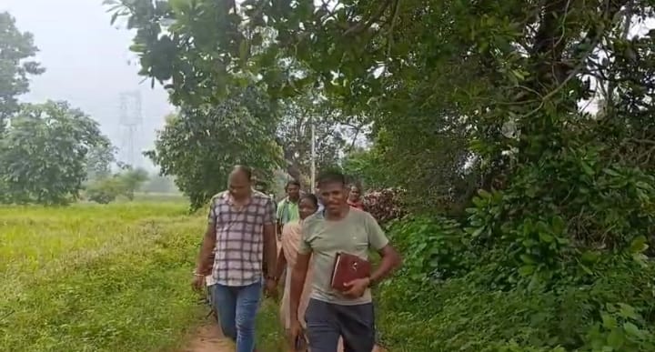 ब्रेकिंग न्यूज: करंट की चपेट में आया जीवन, लाखपतरा में मौत का सन्नाटा! 1 1003147961