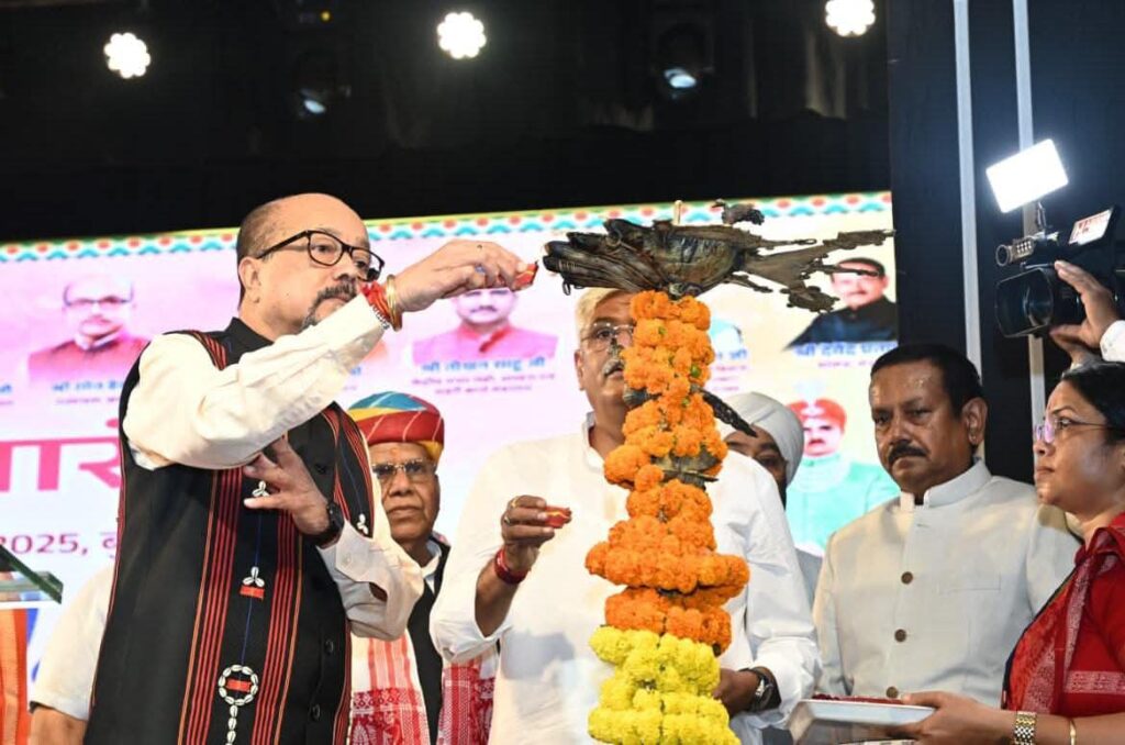 अतीत की स्वर्णिम स्मृतियों से जोडऩे और हमारे अमूल्य विरासत को संजोने का महान संकल्प है चक्रधर समारोह : राज्यपाल श्री रमेन डेका 6 1003167232