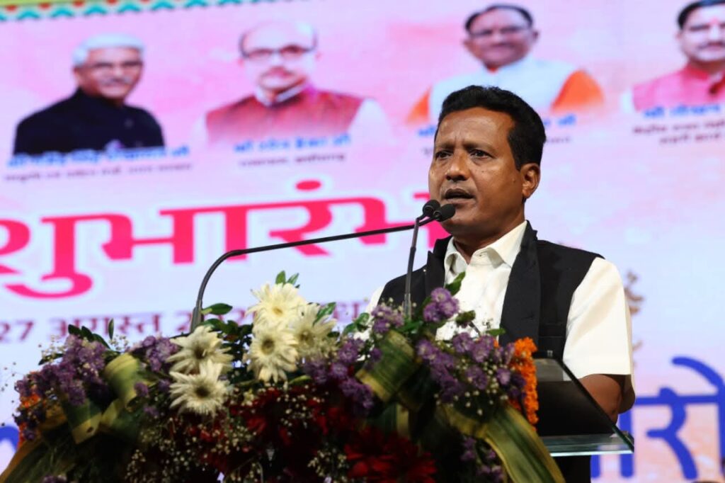 अतीत की स्वर्णिम स्मृतियों से जोडऩे और हमारे अमूल्य विरासत को संजोने का महान संकल्प है चक्रधर समारोह : राज्यपाल श्री रमेन डेका 9 1003167238
