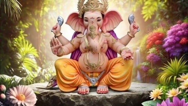 नगर मै सुख शांति और समृद्धि की कामना को लेकर धर्मजयगढ़ नगर पंचायत कार्यालय मै पहली बार स्थापित की गई गणेश जी की प्रतिमा। 2 1003171254 1